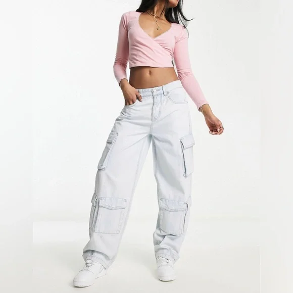 Stradivarius baggy cargo jean in light blue - Picture 1 of 5